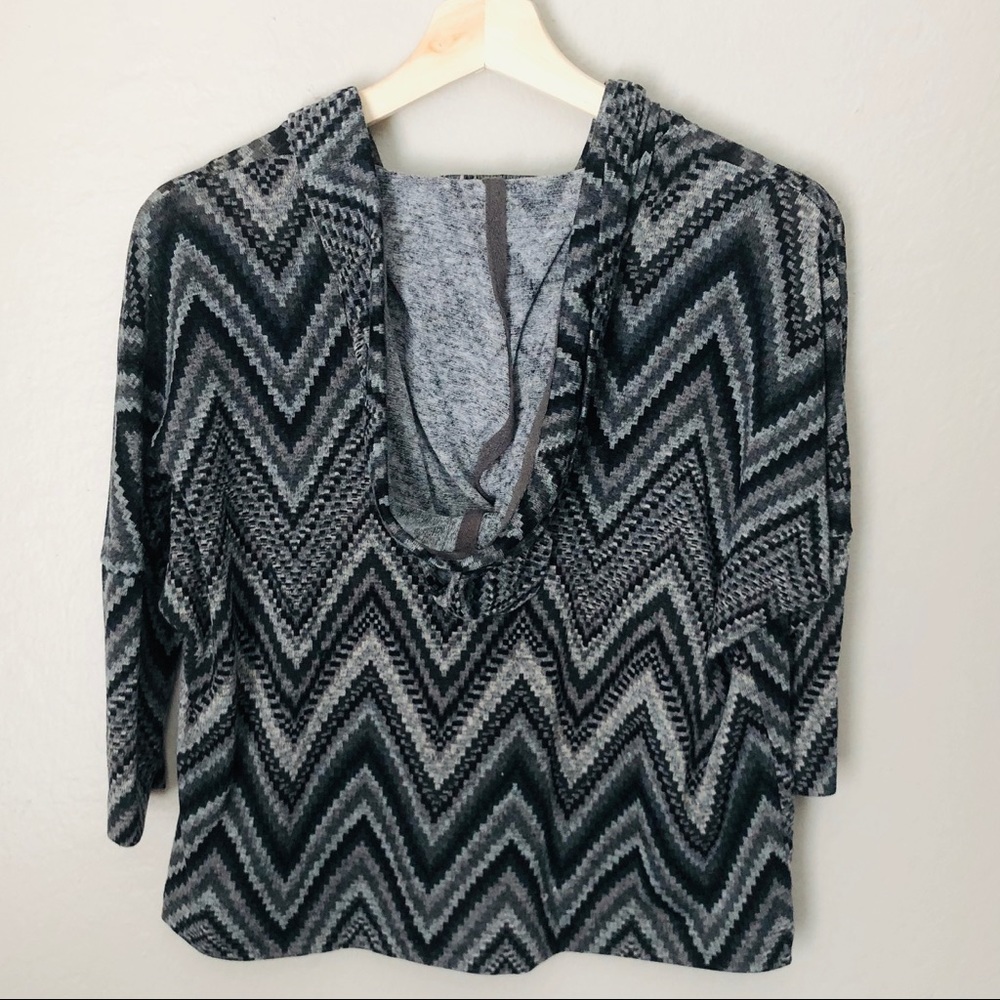 Geometric Patterned Sweater - Picture 3 of 4